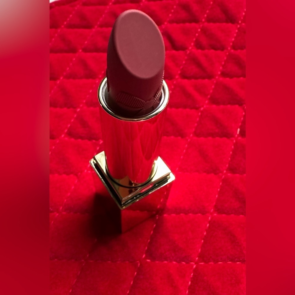 Estée Lauder Limited Edition - Holiday 2025 Velvet Ribbon Creme - Picture 3 of 5